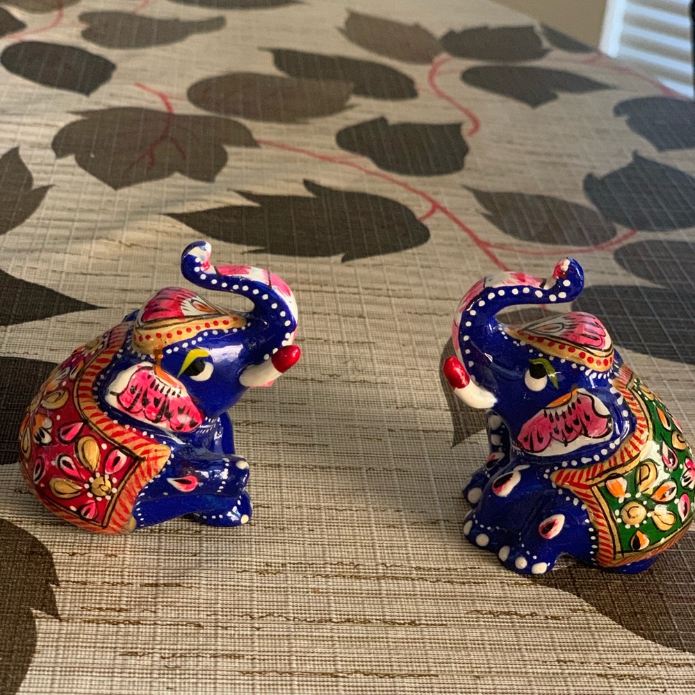 Cute ornate pair of Indian elephants 🐘
